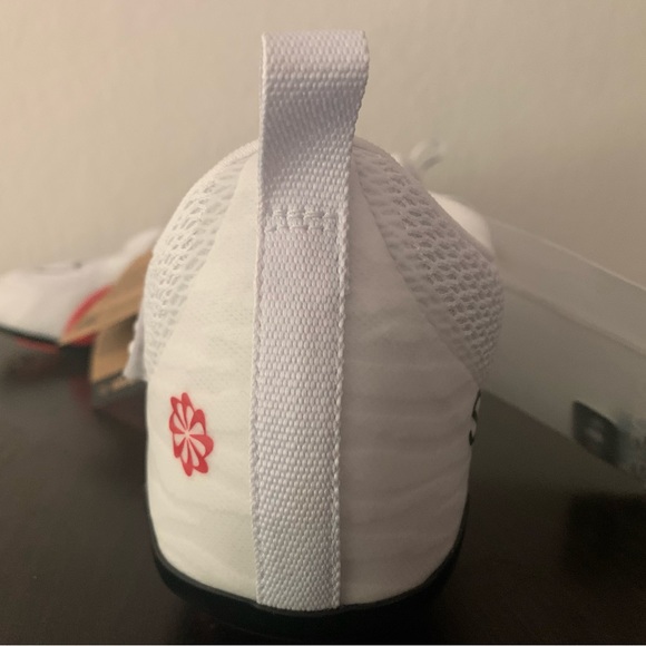 Nike spin shoes label is a 10 but fits more like a 9.5 - Picture 2 of 3